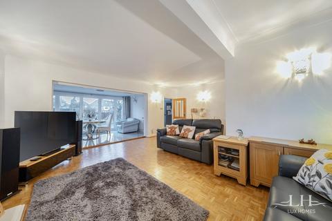 3 bedroom detached bungalow for sale, Brook Close, Romford