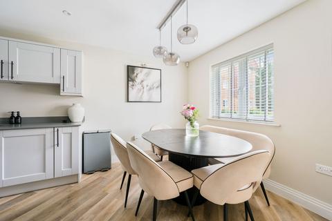 3 bedroom semi-detached house for sale, Felbridge RH19