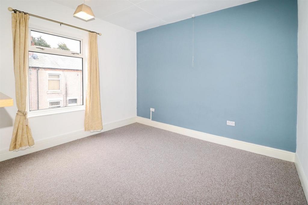 D2915984-Bedroom 202.JPG