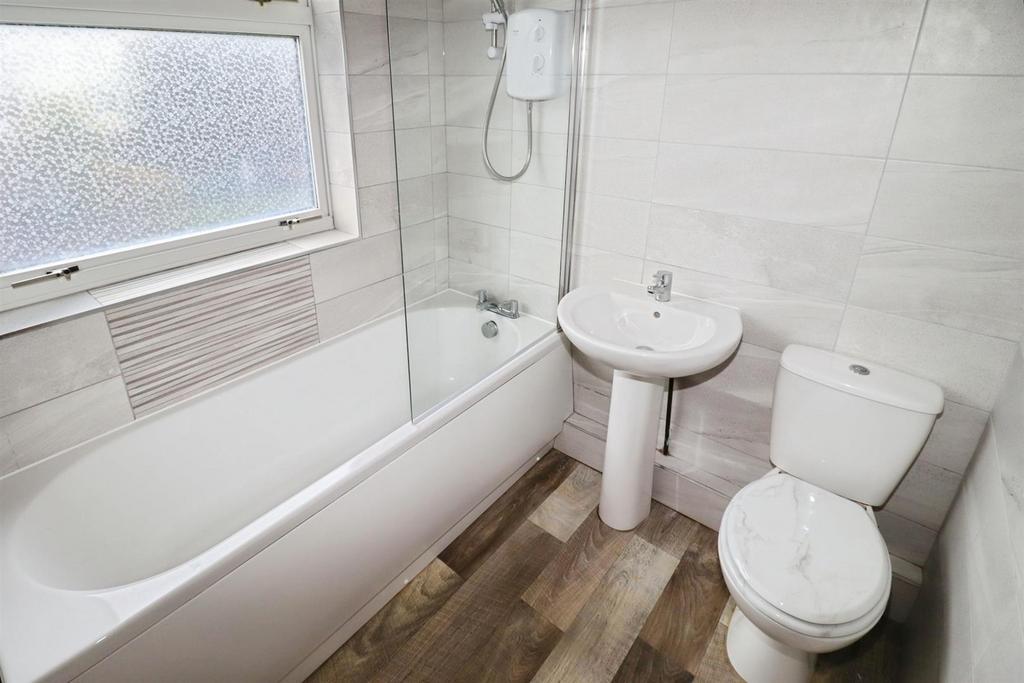 2fde9900-Bathroom 20.JPG