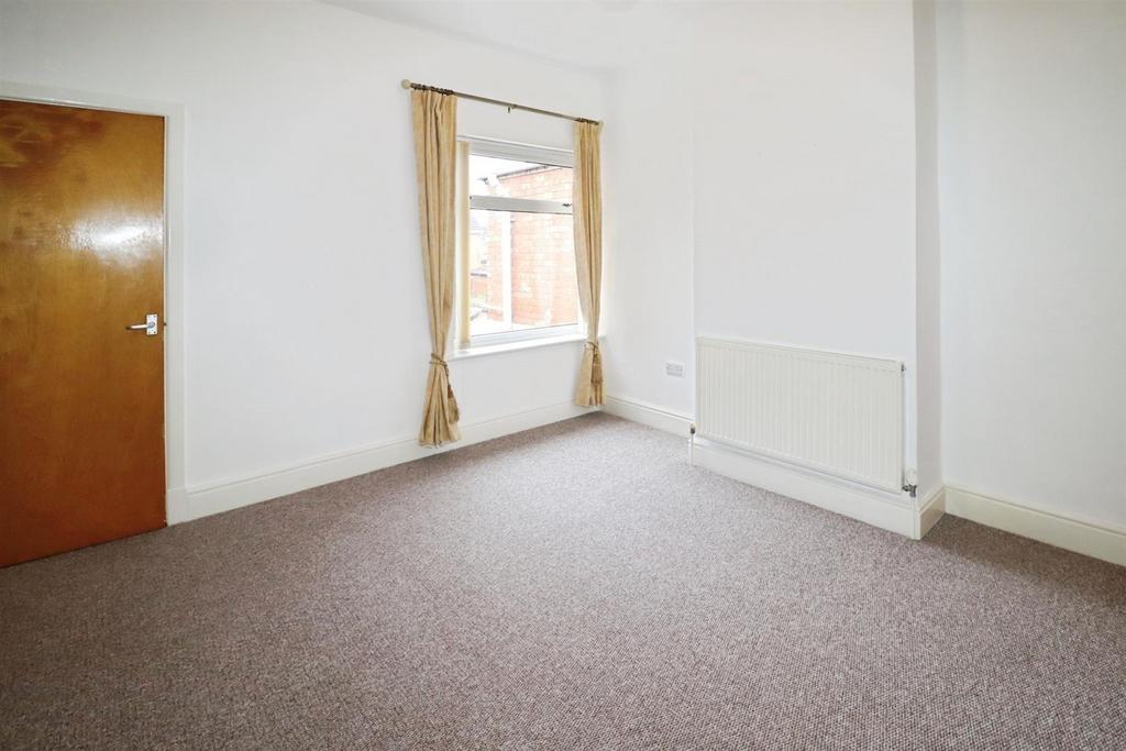 F8ef67a3-Bedroom 201.JPG
