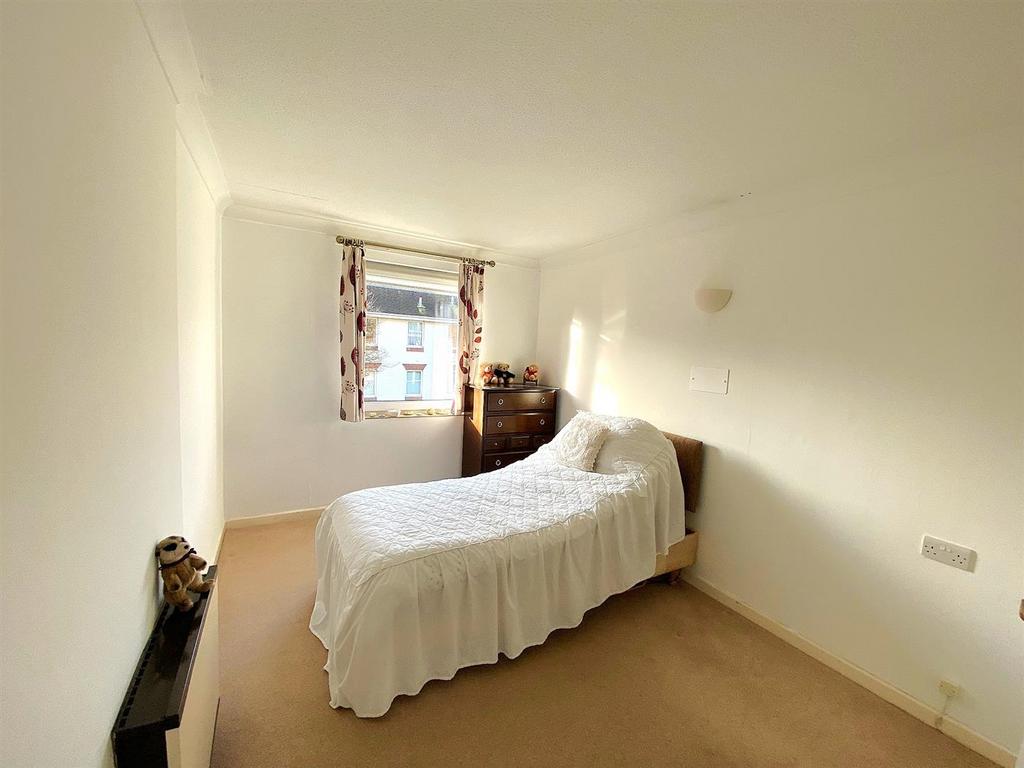 35 Homelawn House - Bedroom1.jpg