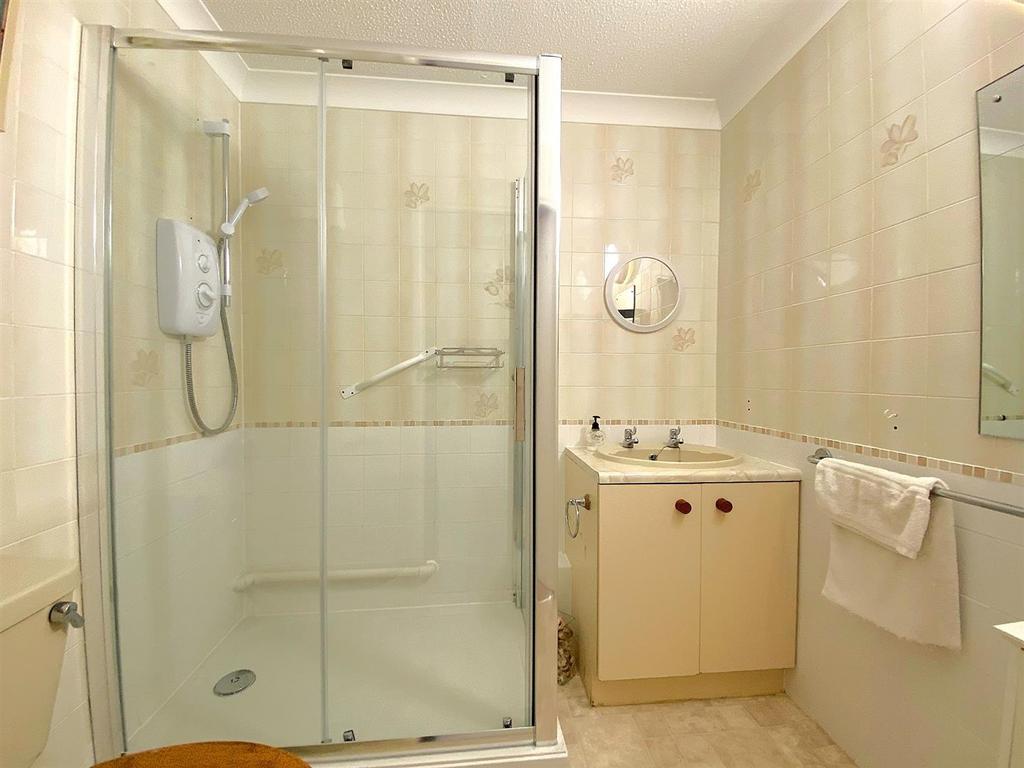 35 Homelawn House - Shower.jpg