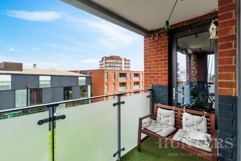 2 bedroom flat to rent, Isobel Place, London