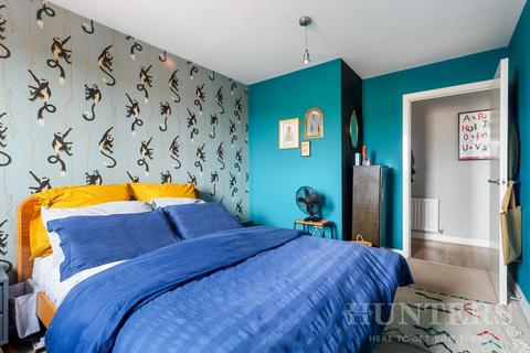 2 bedroom flat to rent, Isobel Place, London