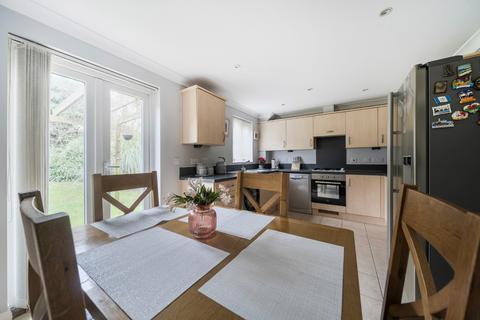 3 bedroom end of terrace house for sale, Pippin Close, Ash