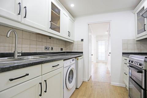 3 bedroom semi-detached house to rent, St Matthews Close, Rainham, RM13