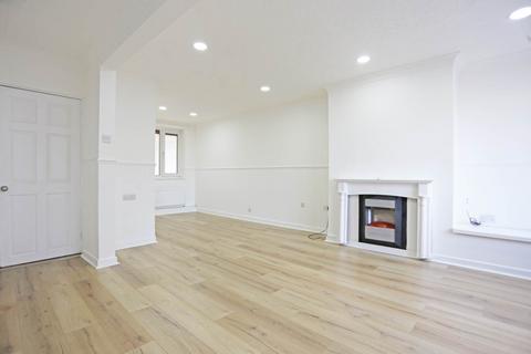 3 bedroom semi-detached house to rent, St Matthews Close, Rainham, RM13