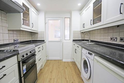 3 bedroom semi-detached house to rent, St Matthews Close, Rainham, RM13