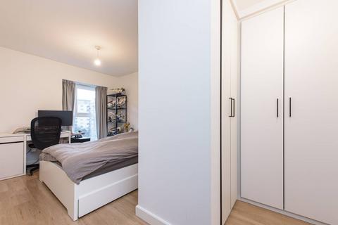 2 bedroom flat for sale, Beaufort Square, Colindale, LONDON, NW9