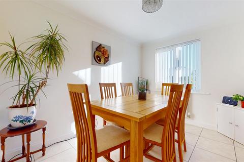 4 bedroom detached house for sale, Forrabury Avenue, Milton Keynes MK13