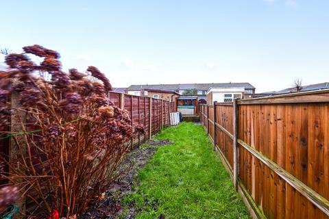 1 bedroom maisonette for sale, Avondale Avenue, Surrey TW18