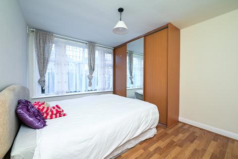 1 bedroom maisonette for sale, Avondale Avenue, Surrey TW18