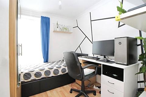 3 bedroom terraced house to rent, Robinia Green, Hampshire SO16