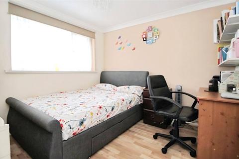 3 bedroom terraced house to rent, Robinia Green, Hampshire SO16