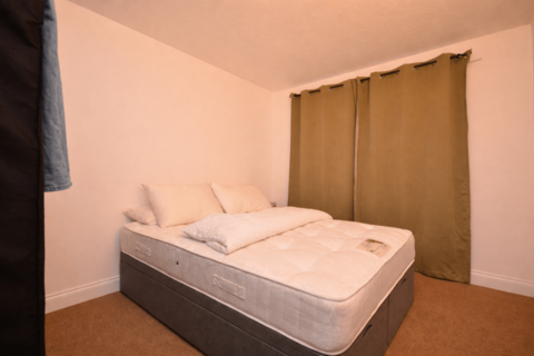 1 bedroom flat to rent, Bernards Close, Ilford, IG6 2SR