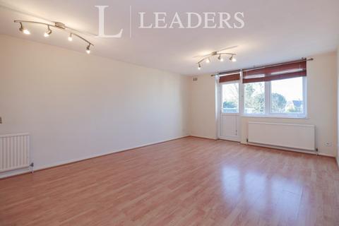 Studio to rent, Pickwick Court, 60 West Park, London, SE9