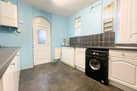 3 bedroom end of terrace house to rent, Hartley Brook Road, S5