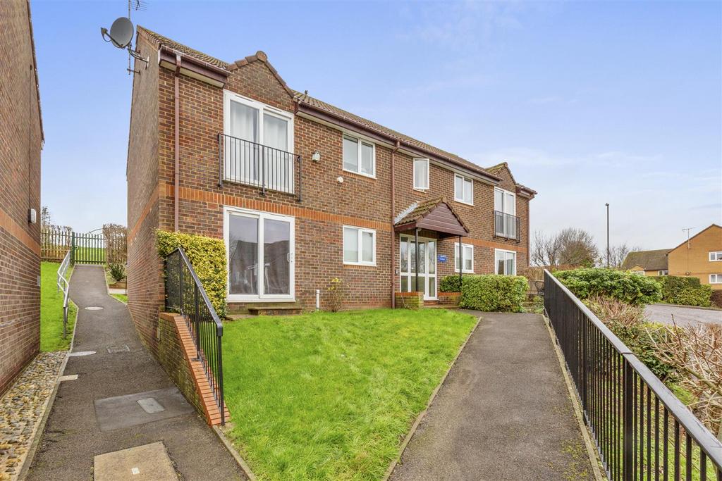 6 Castleview Gardens, HP12 3 UD-7.jpg