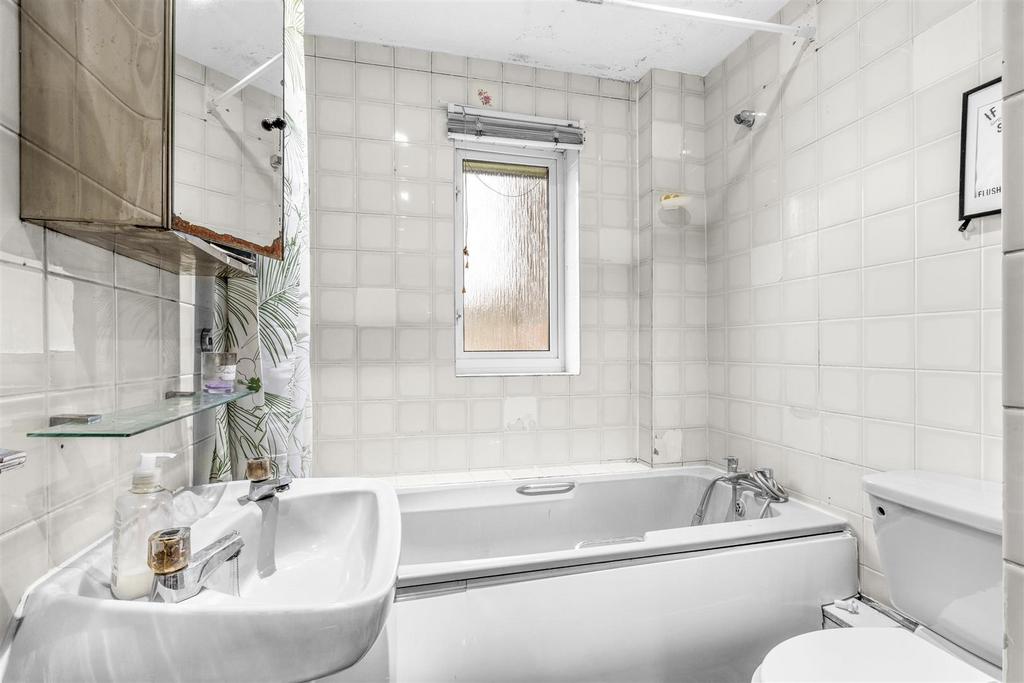 6 Castleview Gardens, HP12 3 UD-2.jpg