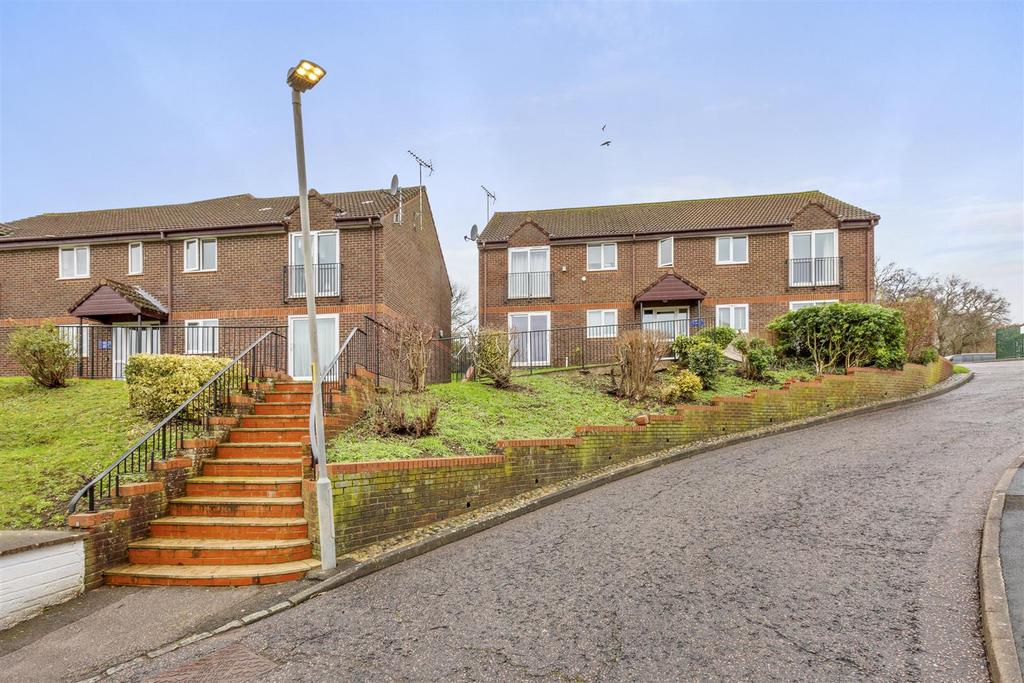 6 Castleview Gardens, HP12 3 UD-10.jpg