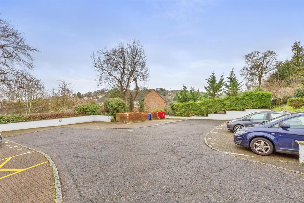 6 Castleview Gardens, HP12 3 UD-11.jpg