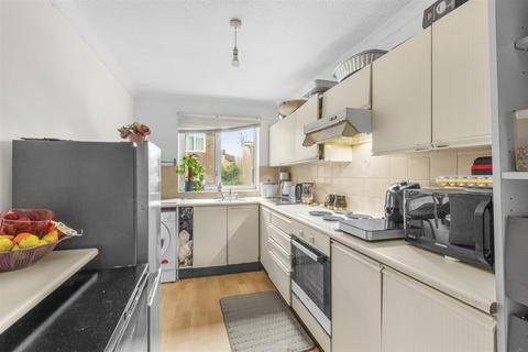 1 bedroom flat for sale, Castleview Gardens, High Wycombe HP12