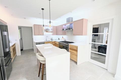 undefined, Drummond Grove, Collingham, Newark