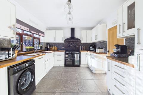 3 bedroom terraced house for sale, Broxburn Drive, South Ockendon, Essex, RM15