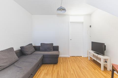 3 bedroom flat to rent, Symington House, SE1