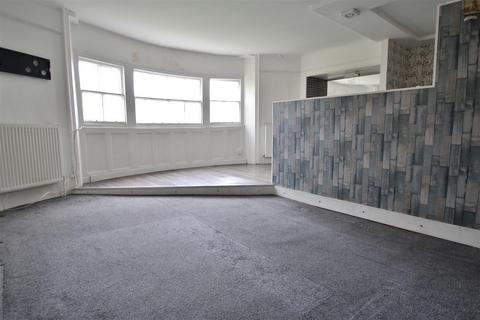 2 bedroom flat to rent, Regency Square, Brighton