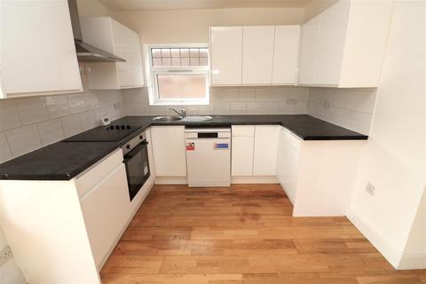3 bedroom house to rent, Pennine Drive