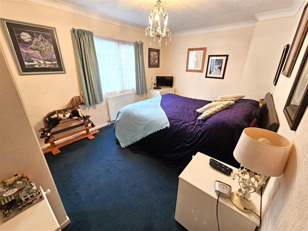 Bedroom 1.jpg