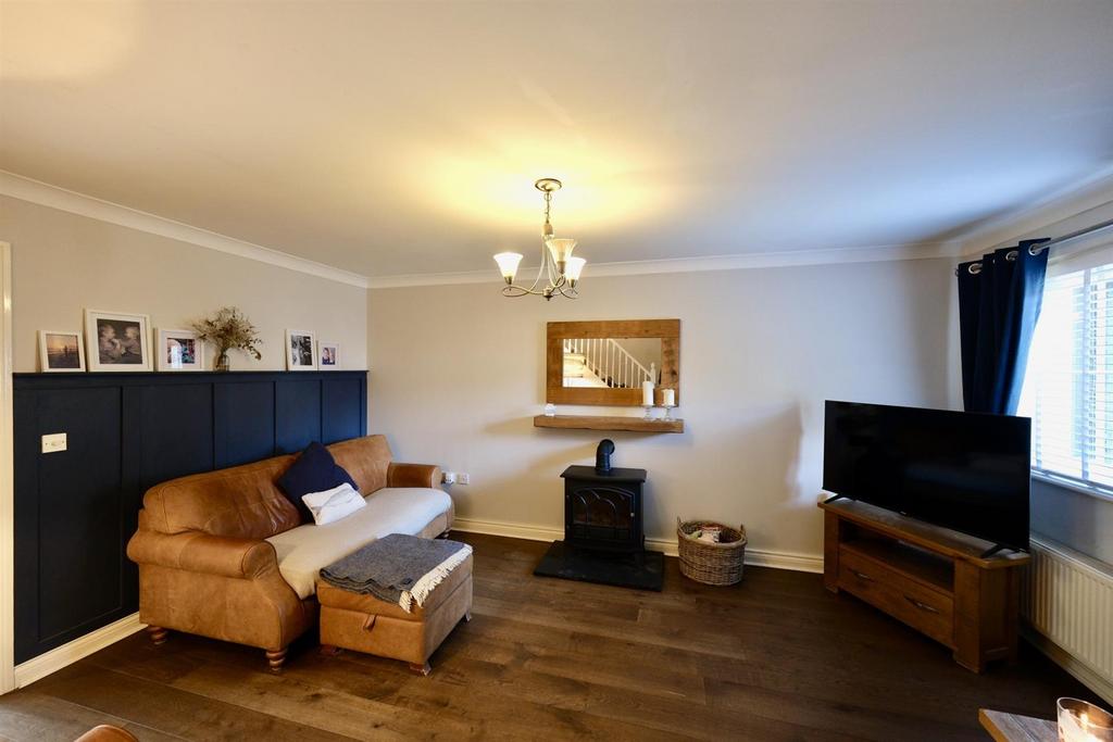 Living Room 1.jpg