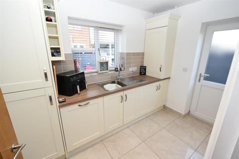 1 bedroom semi-detached house for sale, Hannett Road, Canvey Island SS8