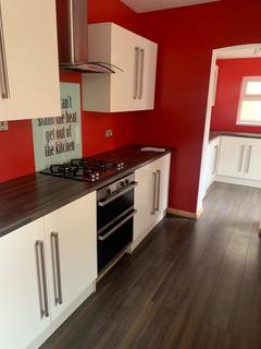 2 bedroom house to rent, Holland Street, Hull