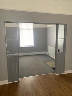 2 bedroom house to rent, Holland Street, Hull