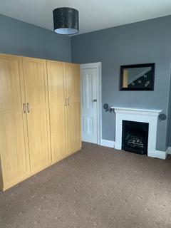 2 bedroom house to rent, Holland Street, Hull