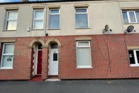 2 bedroom house to rent, Holland Street, Hull