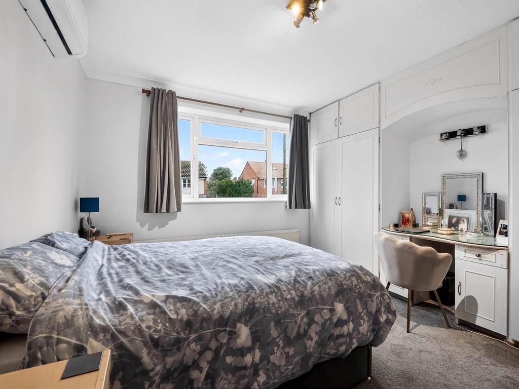 Bedroom 2 (2)