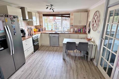 3 bedroom end of terrace house for sale, Faversham Road, Eastbourne BN23