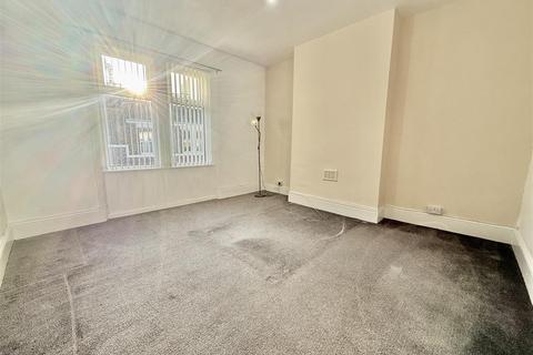 2 bedroom flat to rent, Rosebery Avenue, Gateshead