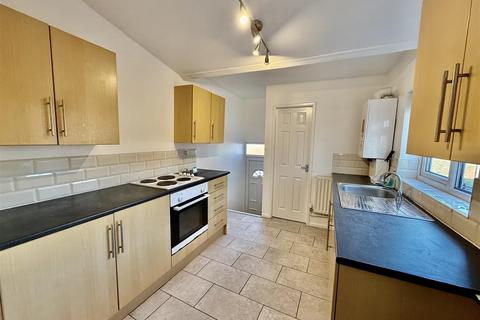 3 bedroom flat to rent, Rosebery Avenue, Gateshead