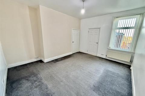 3 bedroom flat to rent, Rosebery Avenue, Gateshead