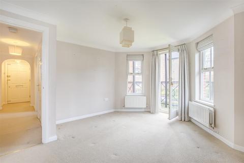 2 bedroom apartment to rent, Shrubbery Close, High Wycombe HP13