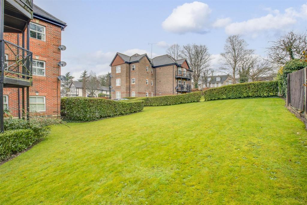 15 West View, Shrubbery Close, HP13 6 FW-11.jpg