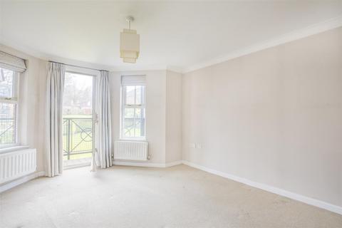 2 bedroom apartment to rent, Shrubbery Close, High Wycombe HP13