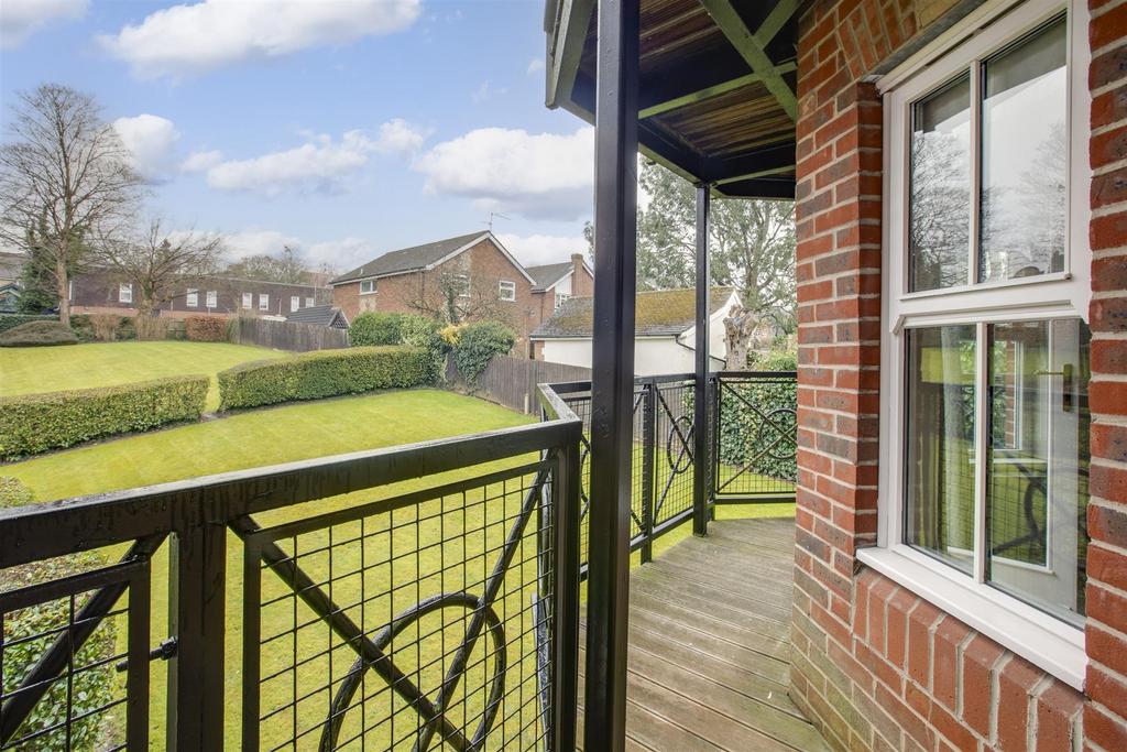 15 West View, Shrubbery Close, HP13 6 FW-8.jpg