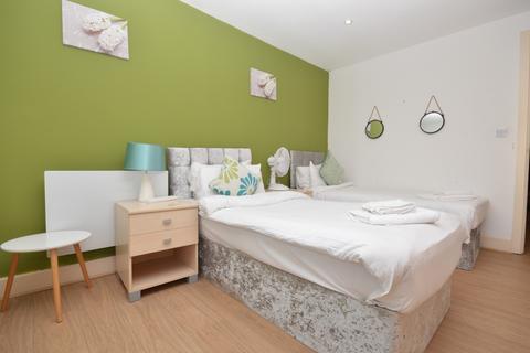 3 bedroom flat to rent, Westferry Road, Canary Wharf, E14 3SF