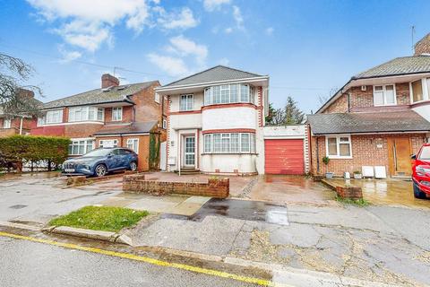 3 bedroom detached house for sale, Cheyneys Avenue, Edgware, HA8